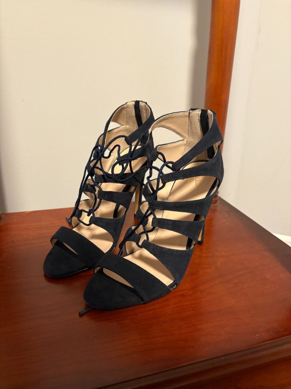 Victoria's Secret Navy Blue Suede Lace Up Pumps Women’s Size 7B Heels NWOT